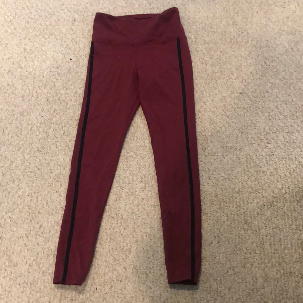 Figs Under-scrubs leggings  maroon with black stripe XS